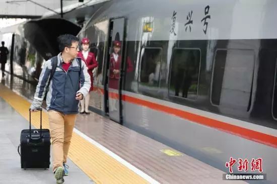 高颜值、加长版“复兴号”将亮相 中国高铁“解锁”更 多技能