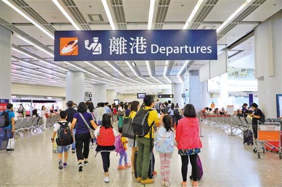广深港高铁首趟旅游专列从港抵穗 香港游客：真快