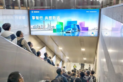 上海虹桥站台层灯箱
